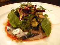 軽く〆た新秋刀魚と焼き茄子のサラダ仕立て　ガスパチョソース