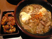 〆のご飯もの。肉の漬け物付き