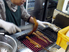 穴子を焼き焼き